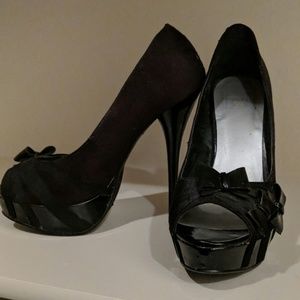 Black Bow Pumps
